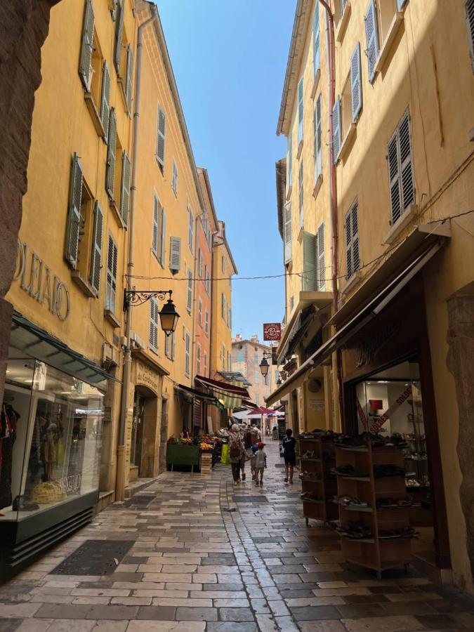 Studio Hyeres -Rue Pietonne Climatisation Lit 160 Tout Equipe - Sabrina エクステリア 写真
